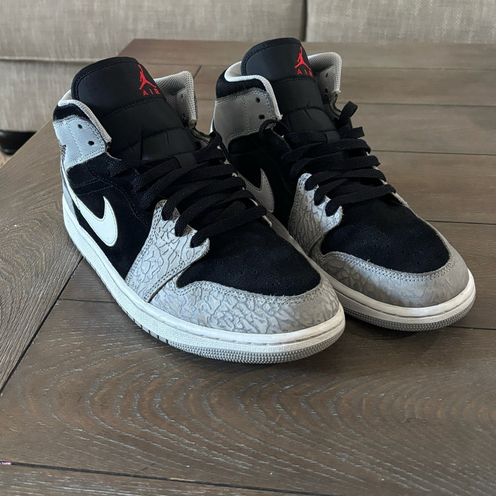 Jordan 1 Mid SE Elephant Print